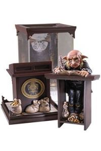 Harry Potter Magical Creatures Statue Gringotts Goblin 19 cm Noble Collection