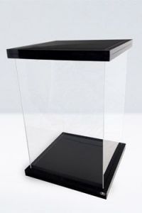 Ultimate Guard Supreme Display Case for 1/6 Action Figures Black Magnetic Edition