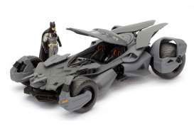 Batman v Superman Diecast Model 1/24 2016 Batmobile with figure Jada Toys
