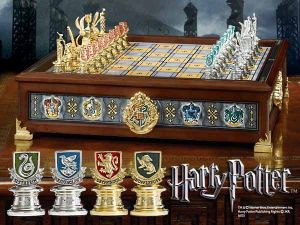 Harry Potter - Hogwarts Houses Quidditch Chess Noble Collection