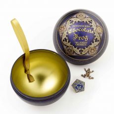 Harry Potter tree ornment with Pin Badge Deck Chocolate Frog Carat Shop, The