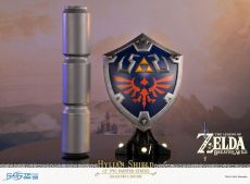 The Legend of Zelda Breath of the Wild PVC Statue Hylian Shield Collector's Edition 29 cm First 4 Figures