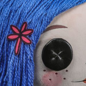 Coraline Life-Size Plush Figure Coraline with Button Eyes 152 cm NECA