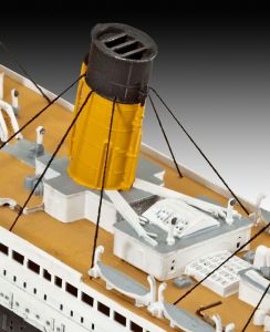 Titanic Model Kit 1/700 R.M.S. Titanic 38 cm Revell